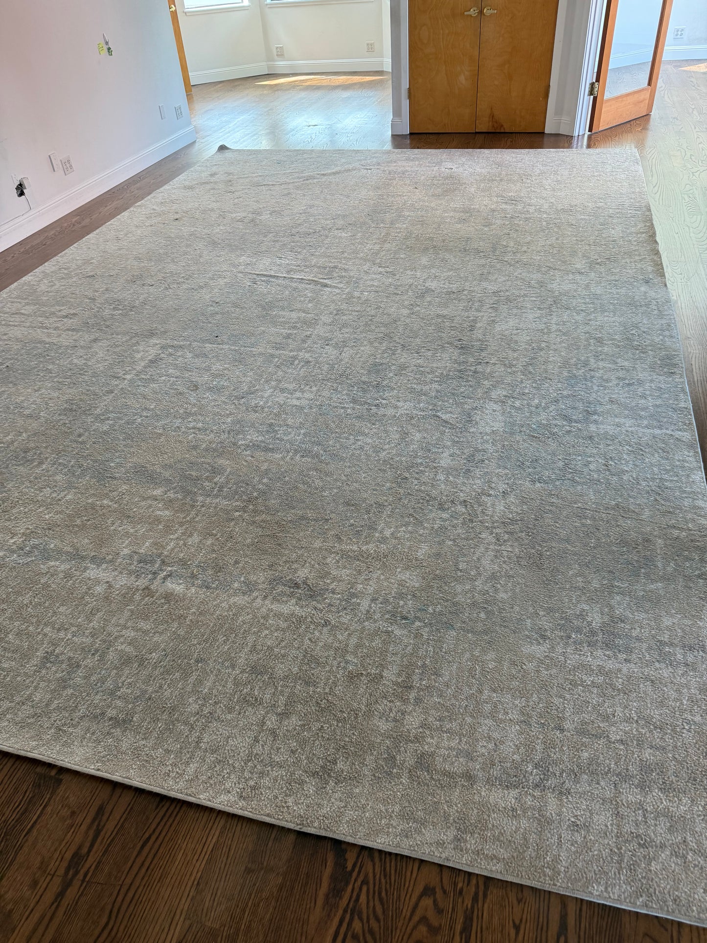 Large area rug 12’x18’