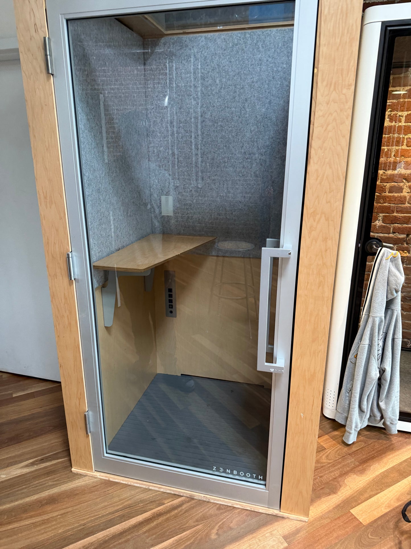 Zen booth single phone booth