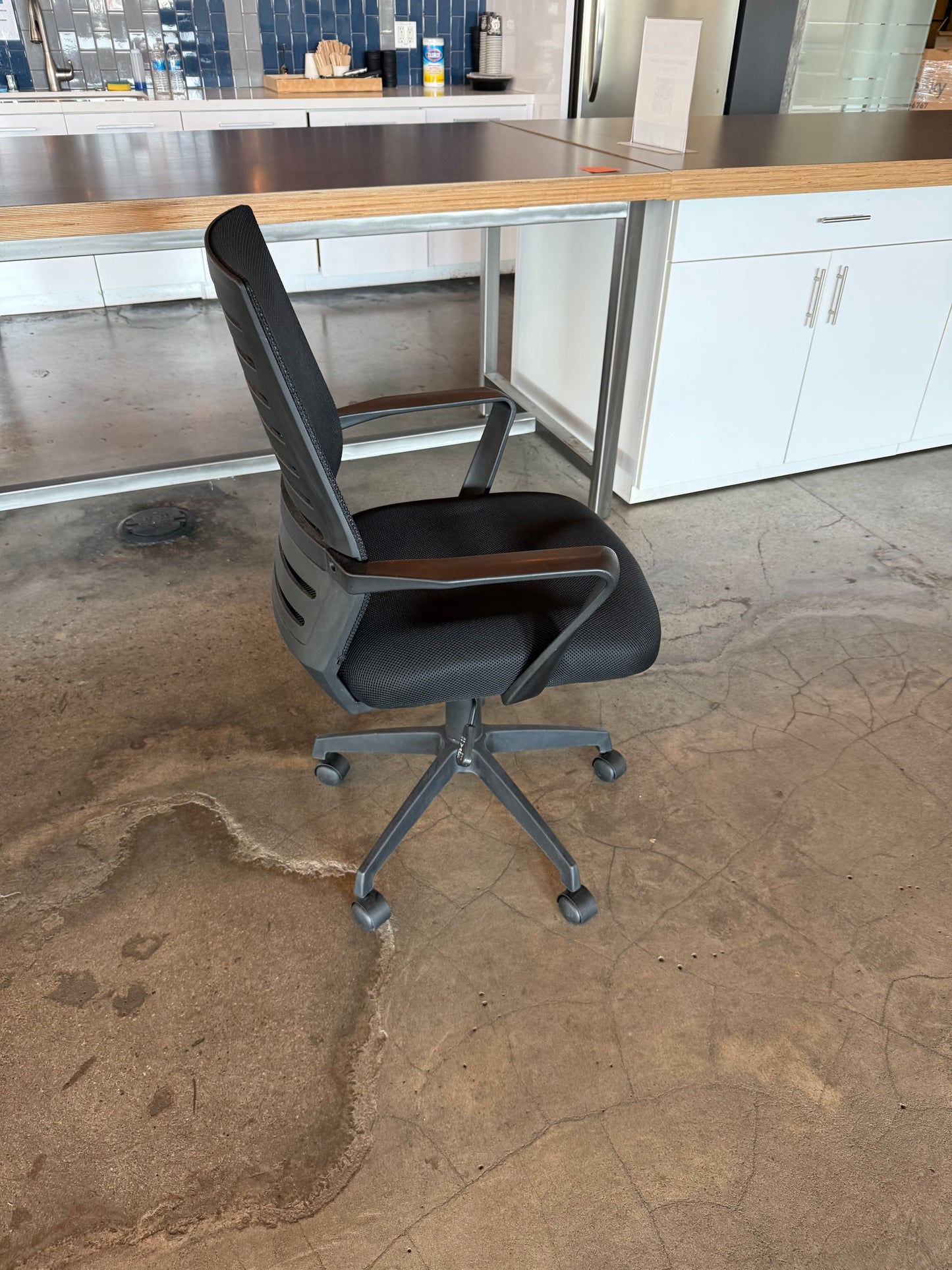 Black mesh chairs fixed arms