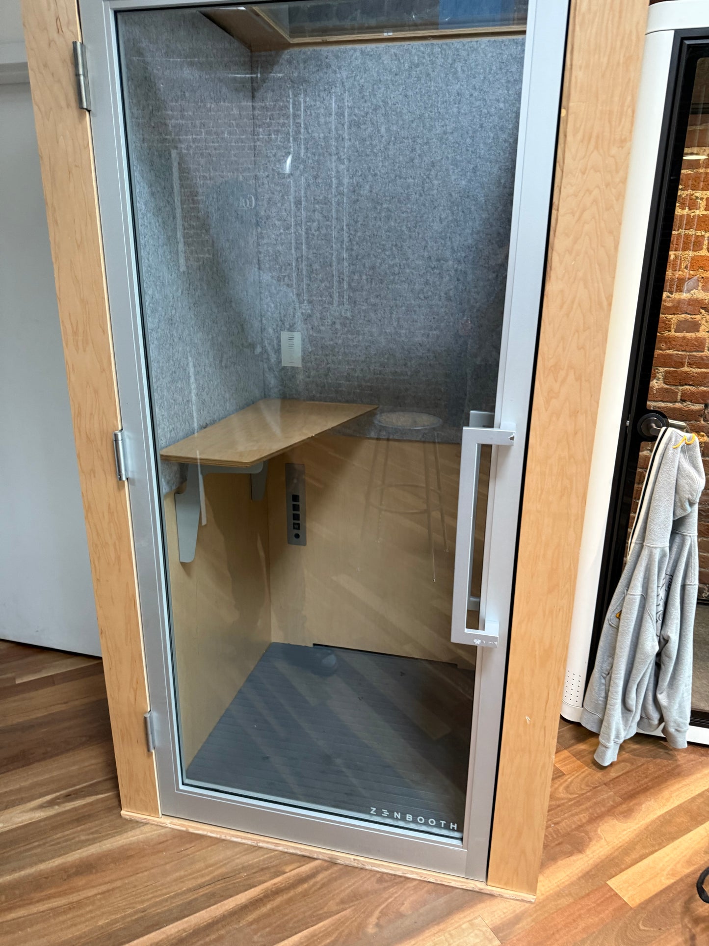 Zen booth single phone booth