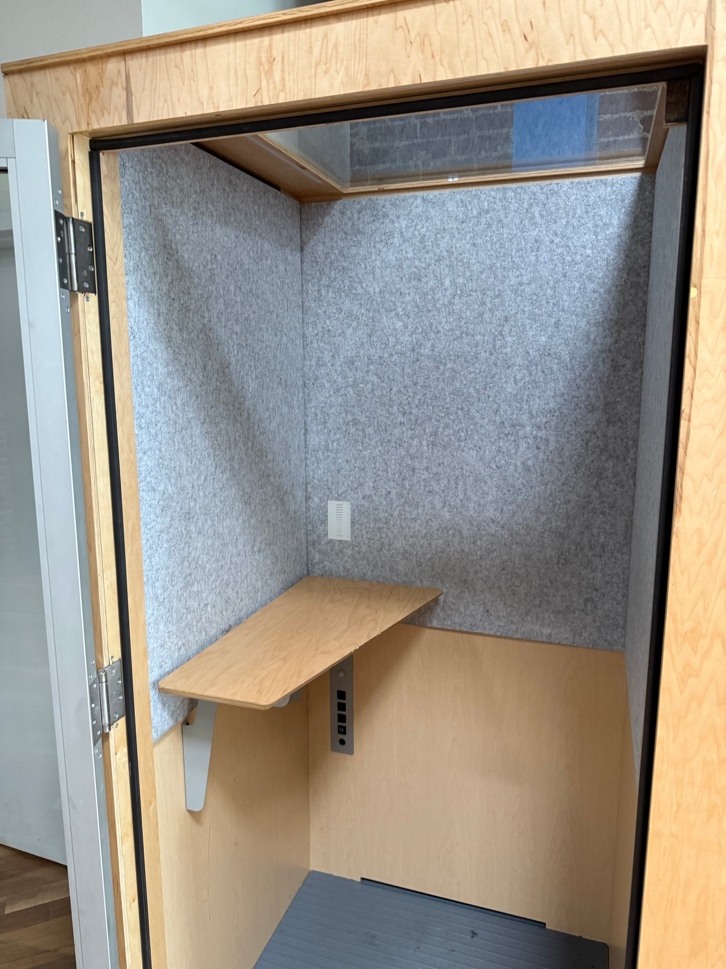 Zen booth single phone booth