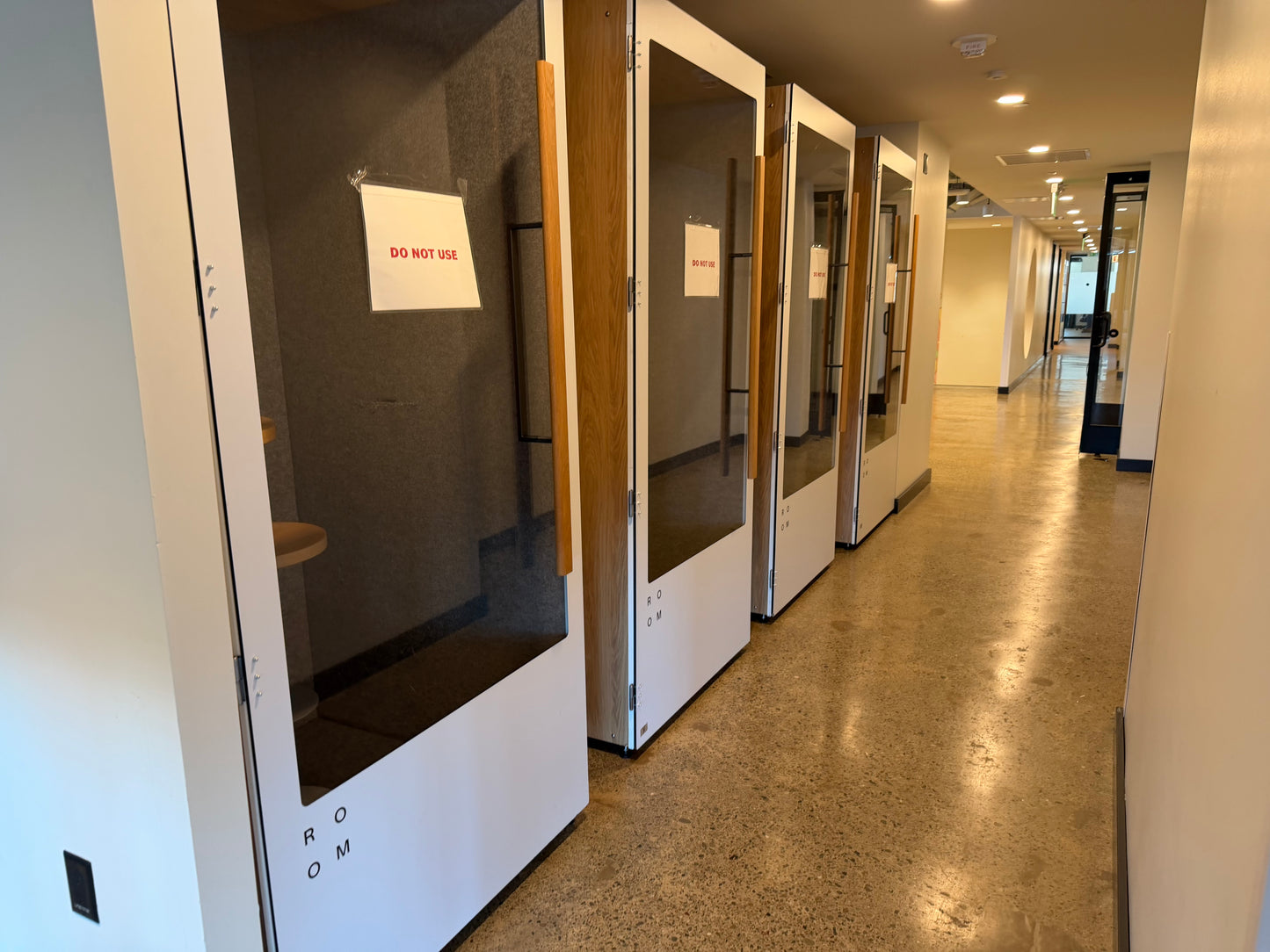 Room single phone booths