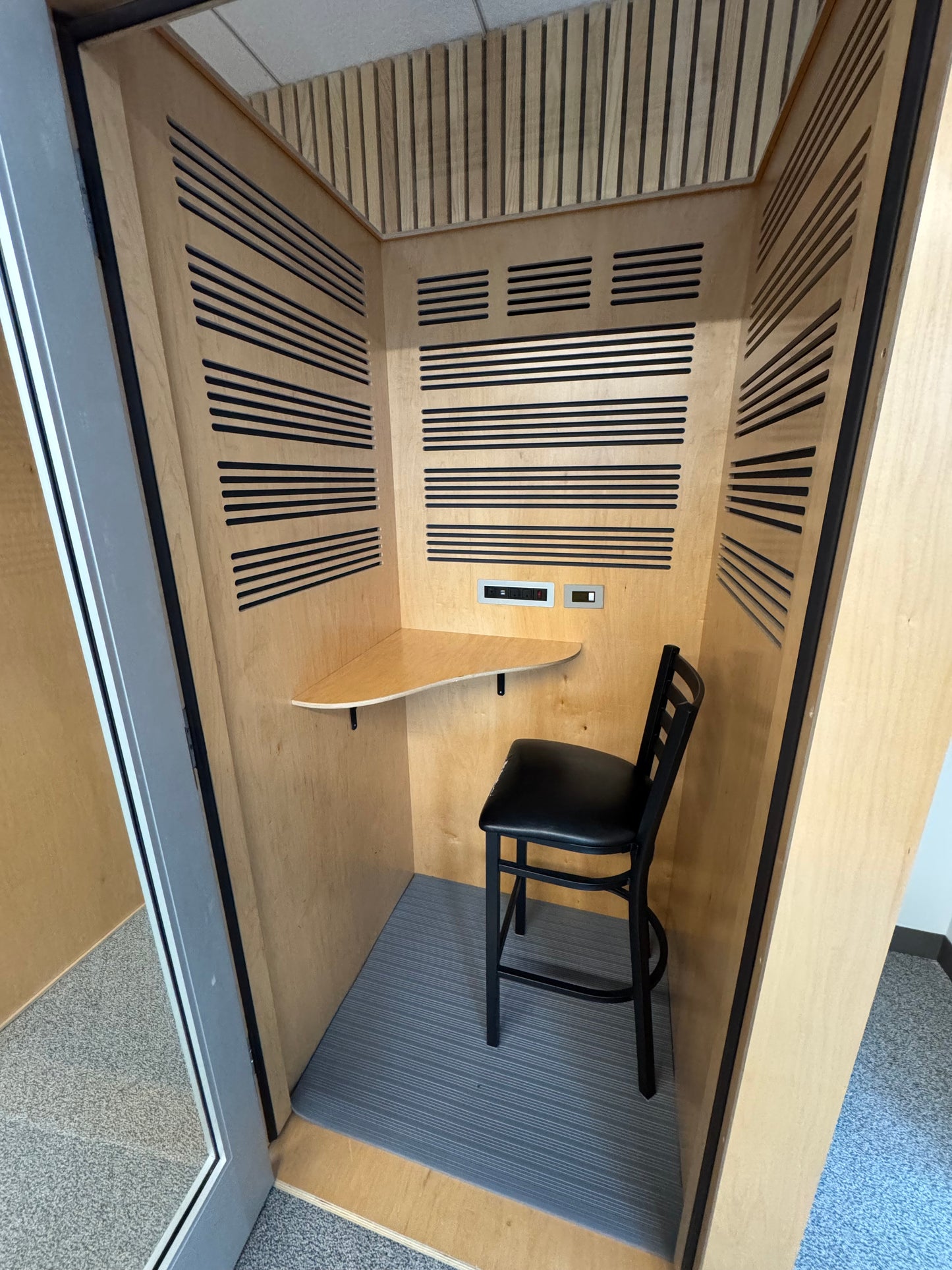 Zen booth single phone booth