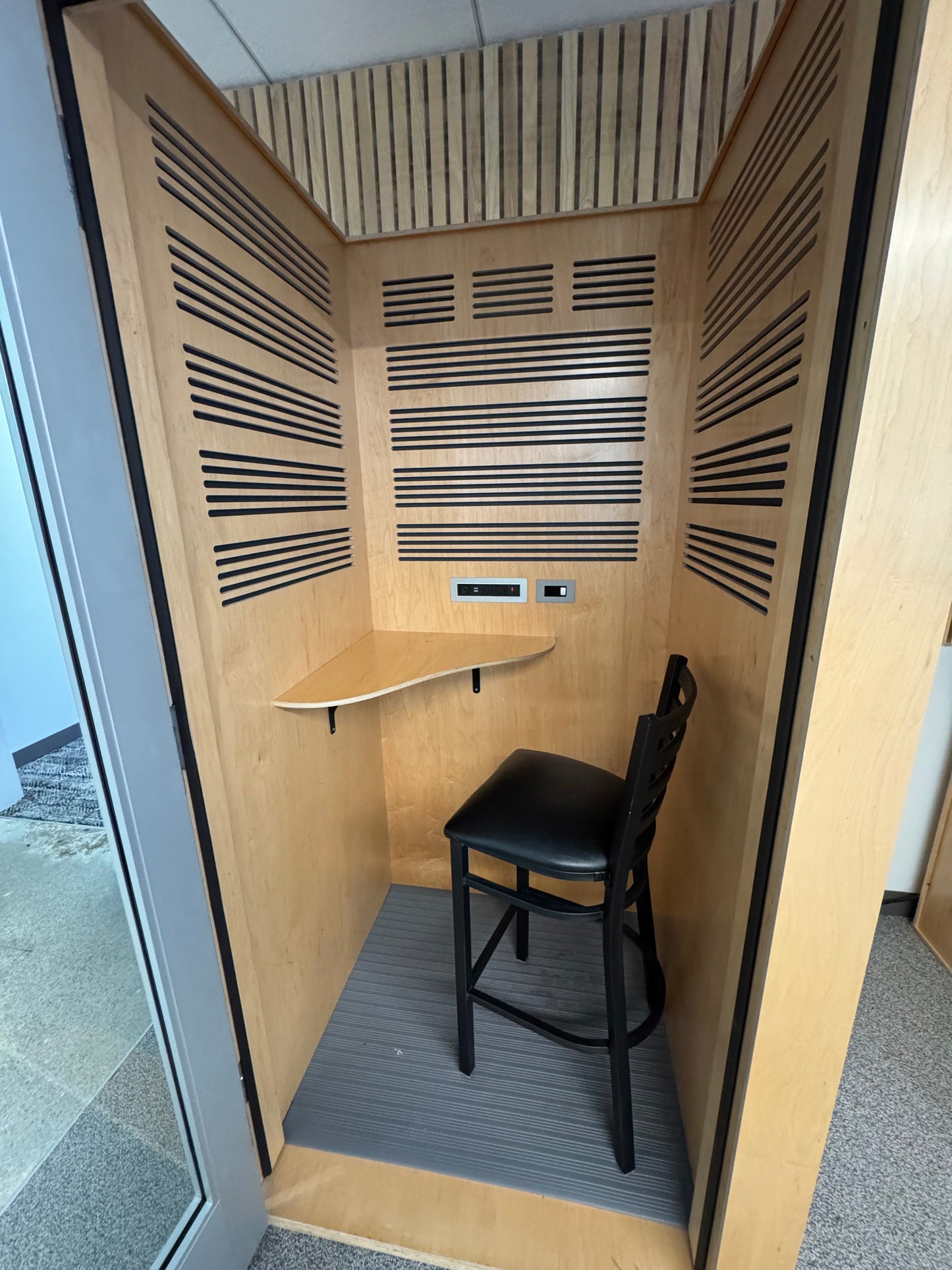 Zen booth single phone booth