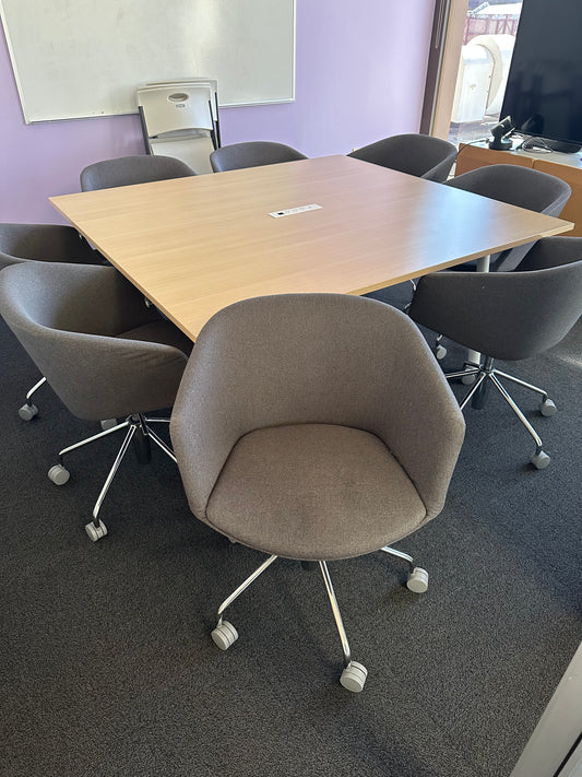 Poppin “Pitch” Meeting room chairs (Gray)