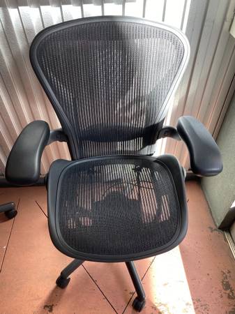 Herman Miller Aeron chair size B fully refurbished (Black)