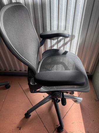 Herman Miller Aeron chair size B fully refurbished (Black)