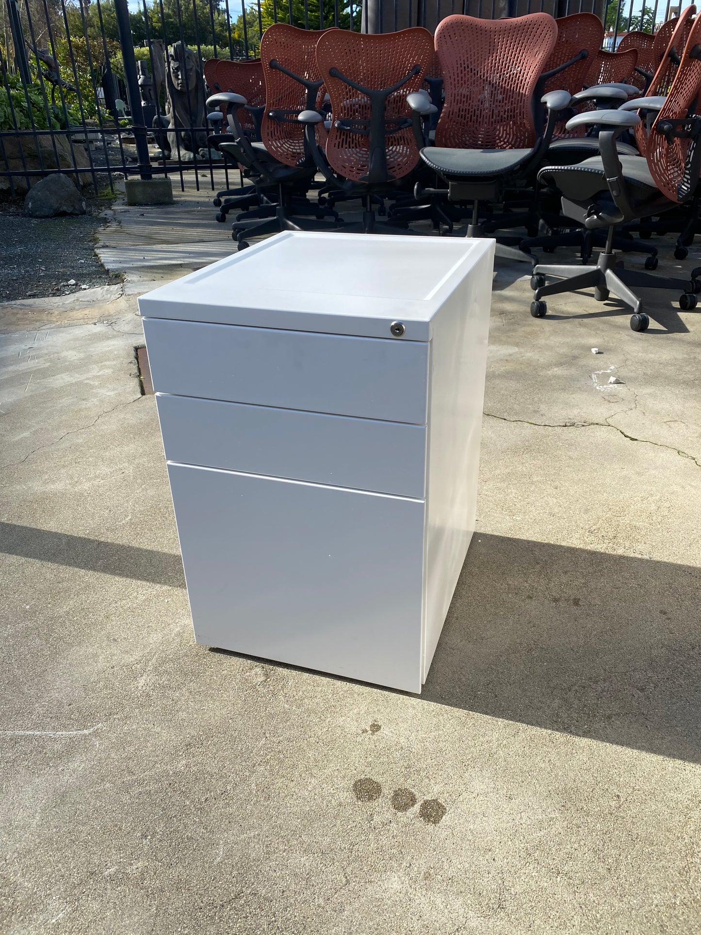 Fully Brand rolling pedestal (White)w/o handles