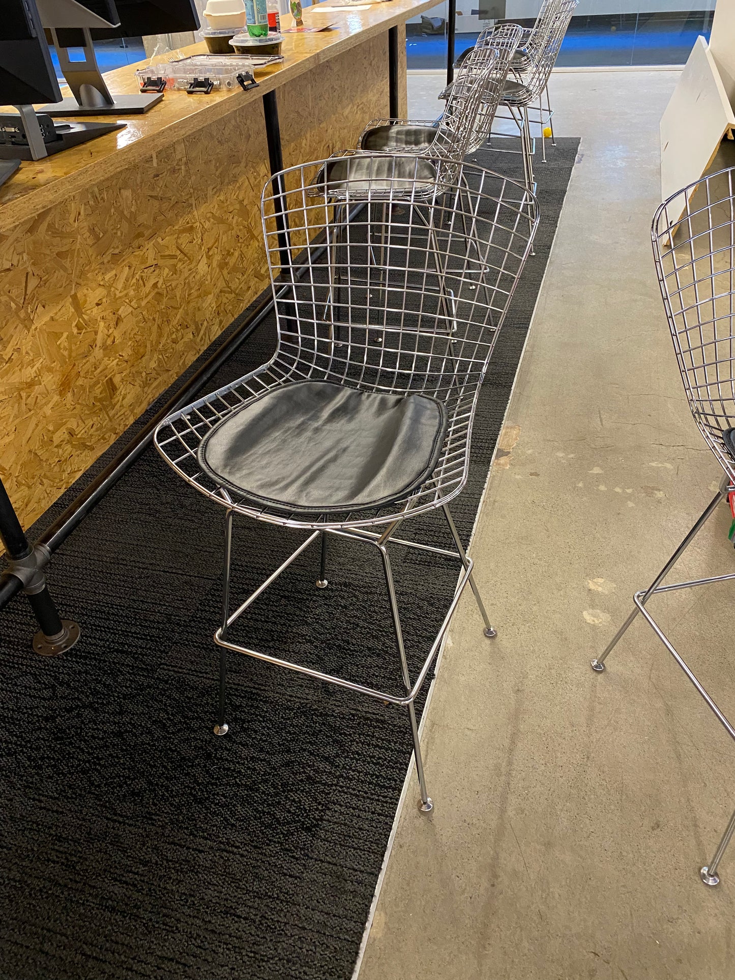 Metal wire design stools (counter height)