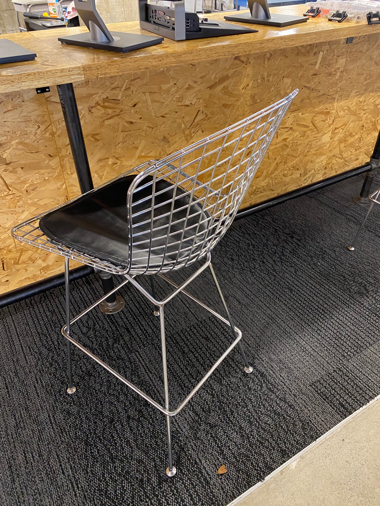 Metal wire design stools (counter height)