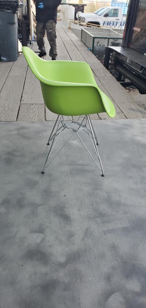 Eggshell bucket chairs (green)