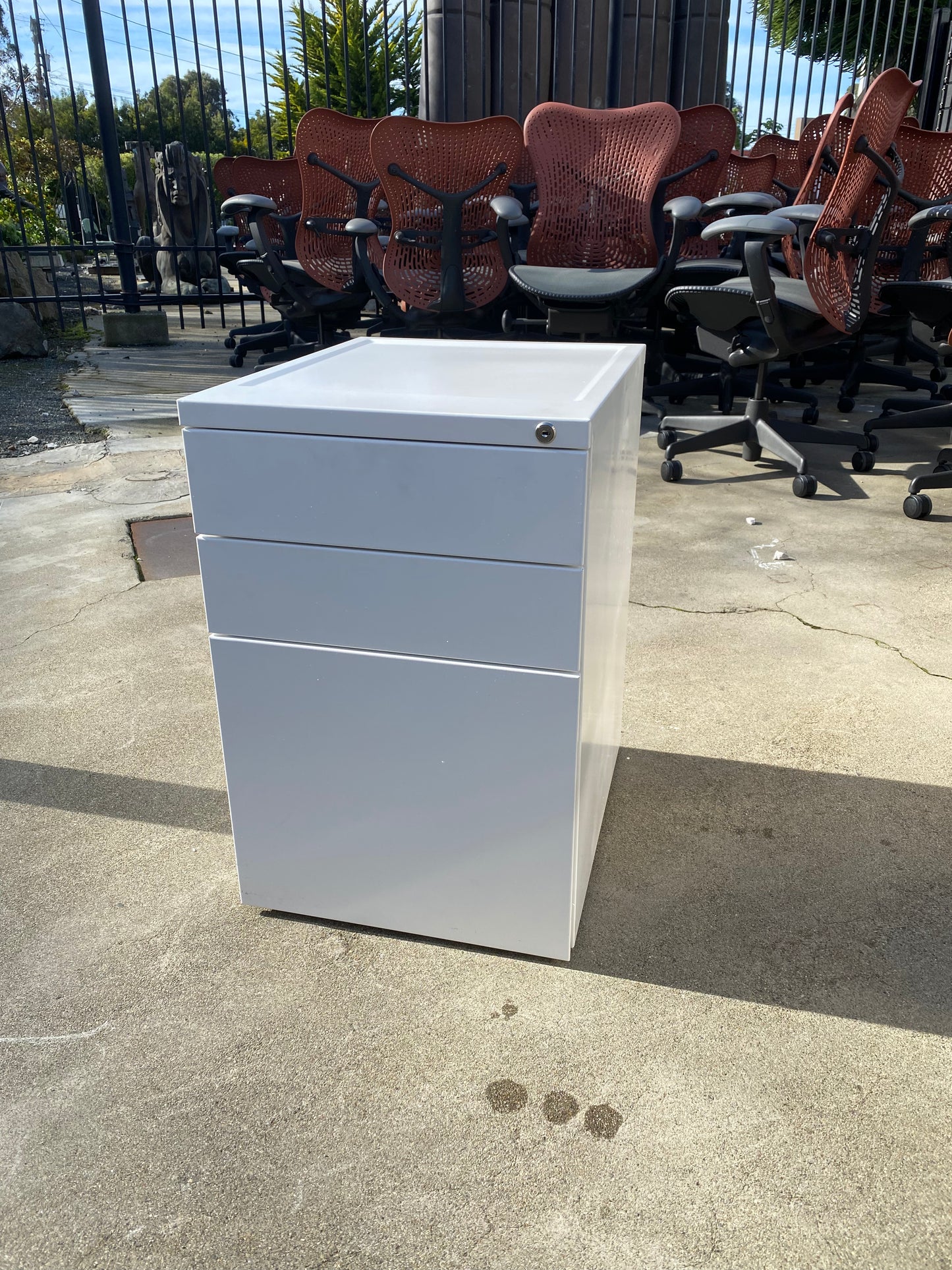 Fully Brand rolling pedestal (White)w/o handles